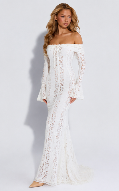 Maxi abito etereo in pizzo