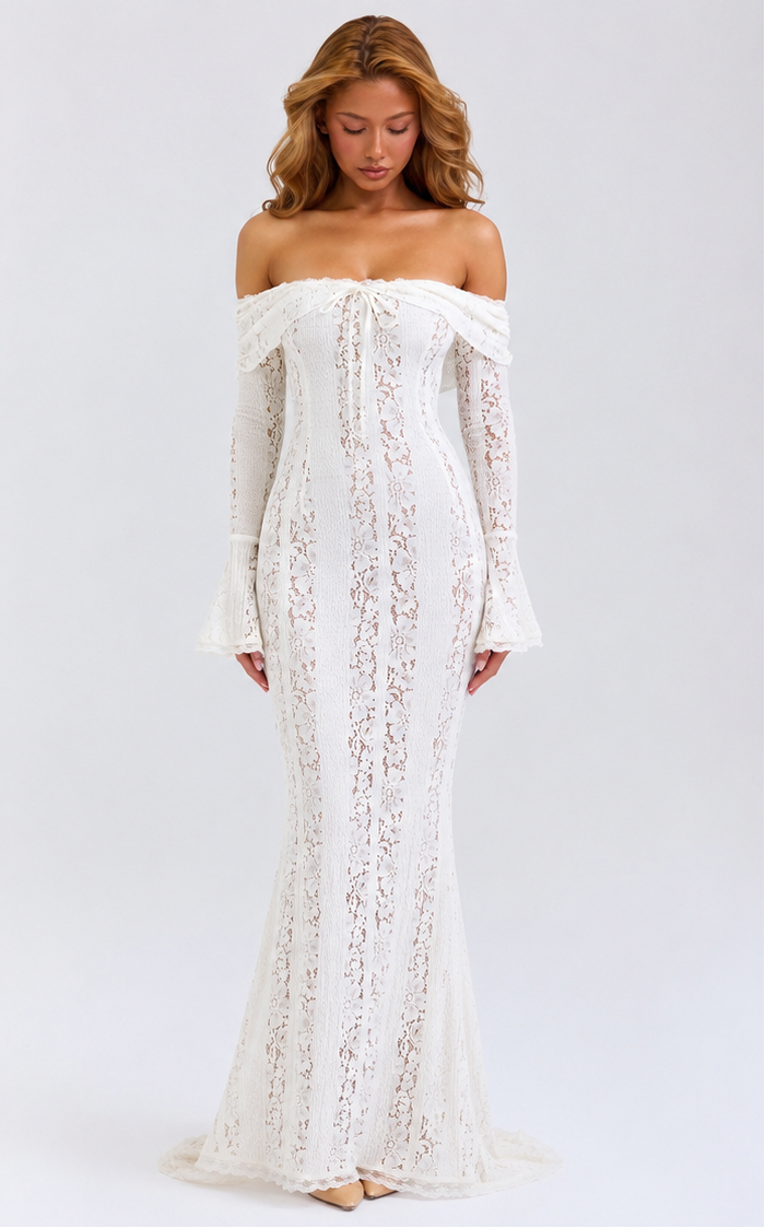 Maxi abito etereo in pizzo