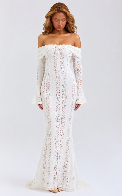 Maxi abito etereo in pizzo