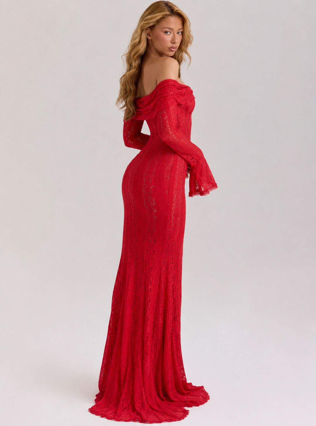 Maxi abito etereo in pizzo