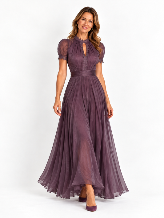 Flavia • Vestito lungo viola con scollo a chiave, bordo in pizzo di chiffon
